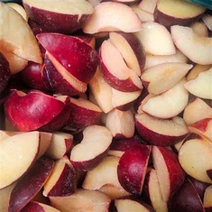 قطع التفاح المجمدة